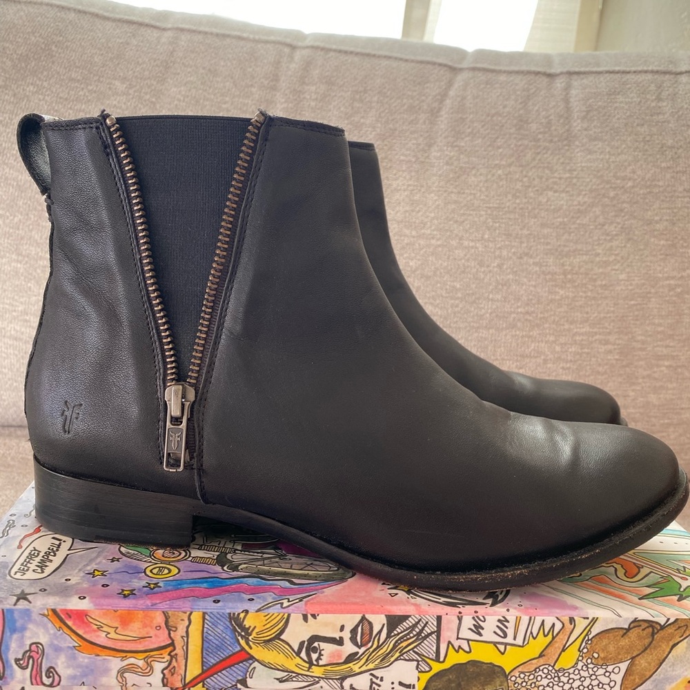 Frye boots! Carly zip, Chelsea boot